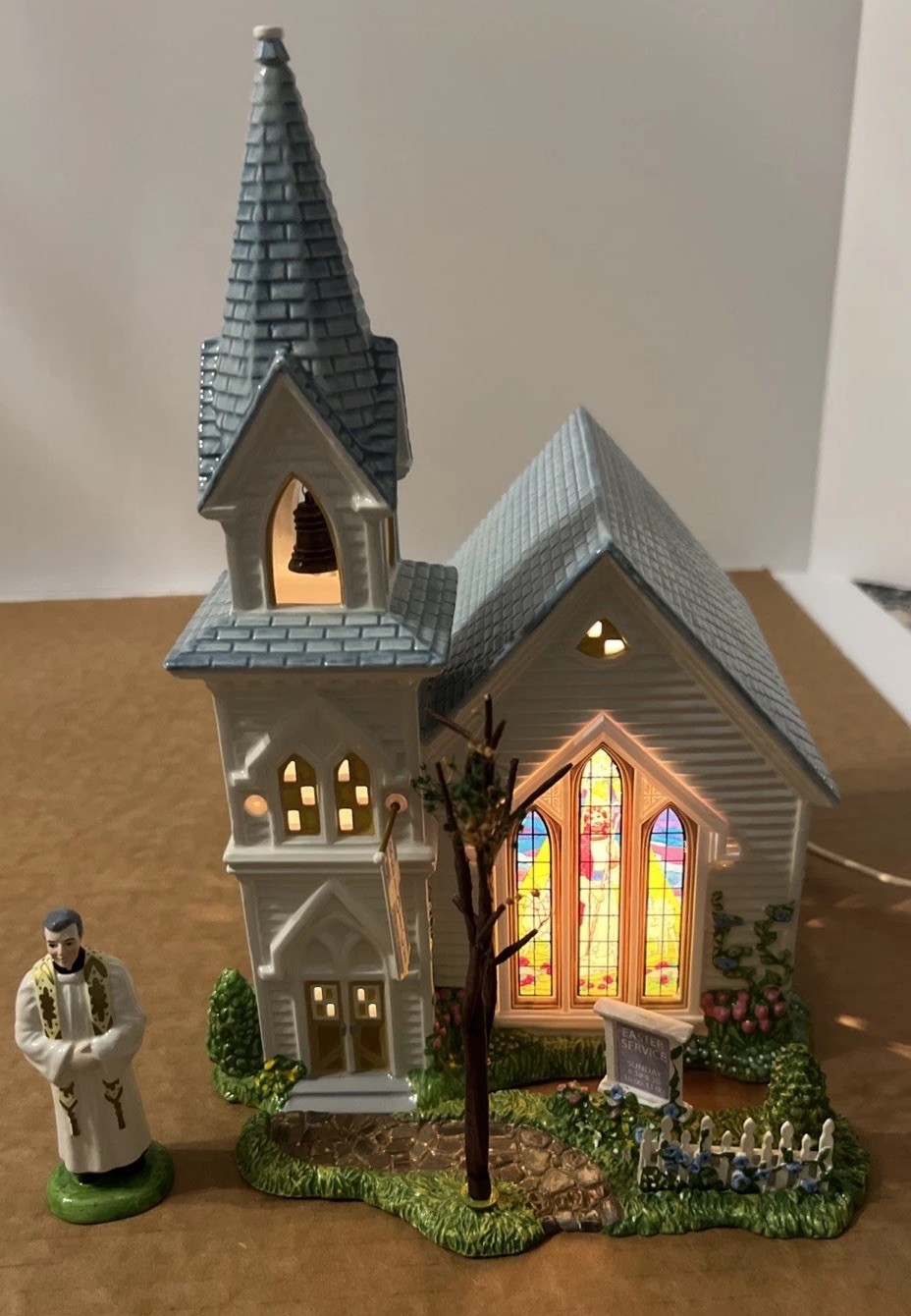 Dept 56 Snow Village Lighted Easter Village “Happy Easter Church” W/Accessories