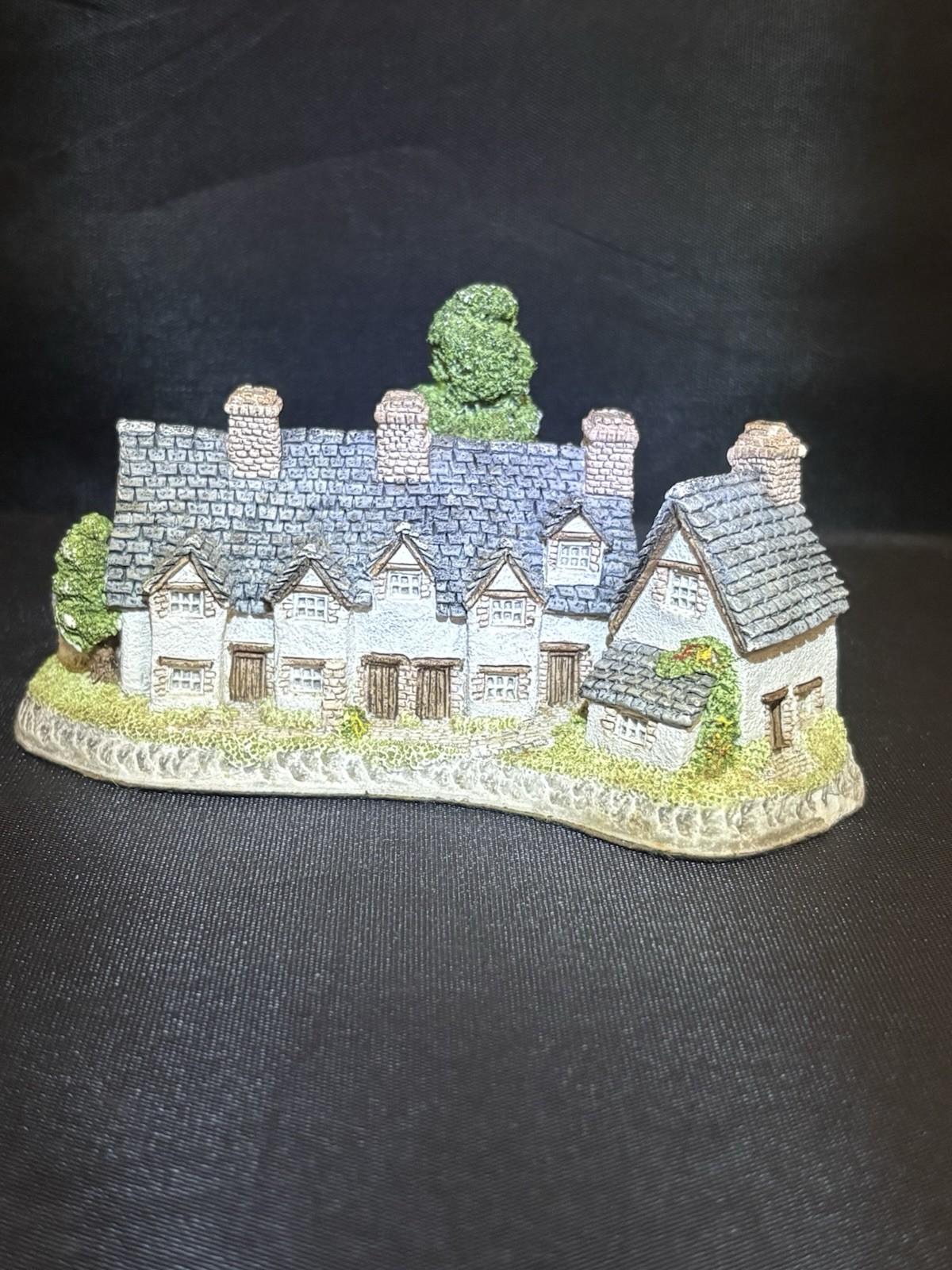 Vintage 1985 David Winter “Craftsmen’s Cottages” Miniature Figurine