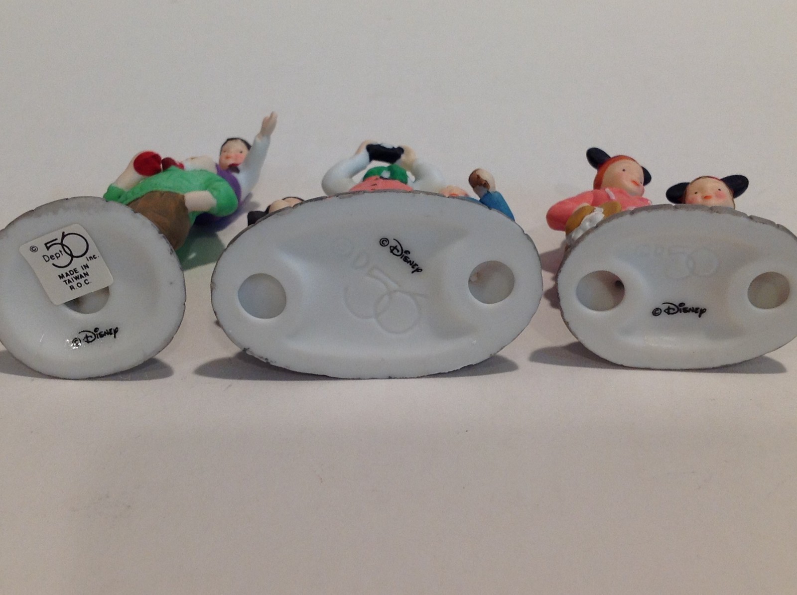Dept 56 Disney Parks Heritage Village Mickey & Minnie, Balloon Seller, Family
