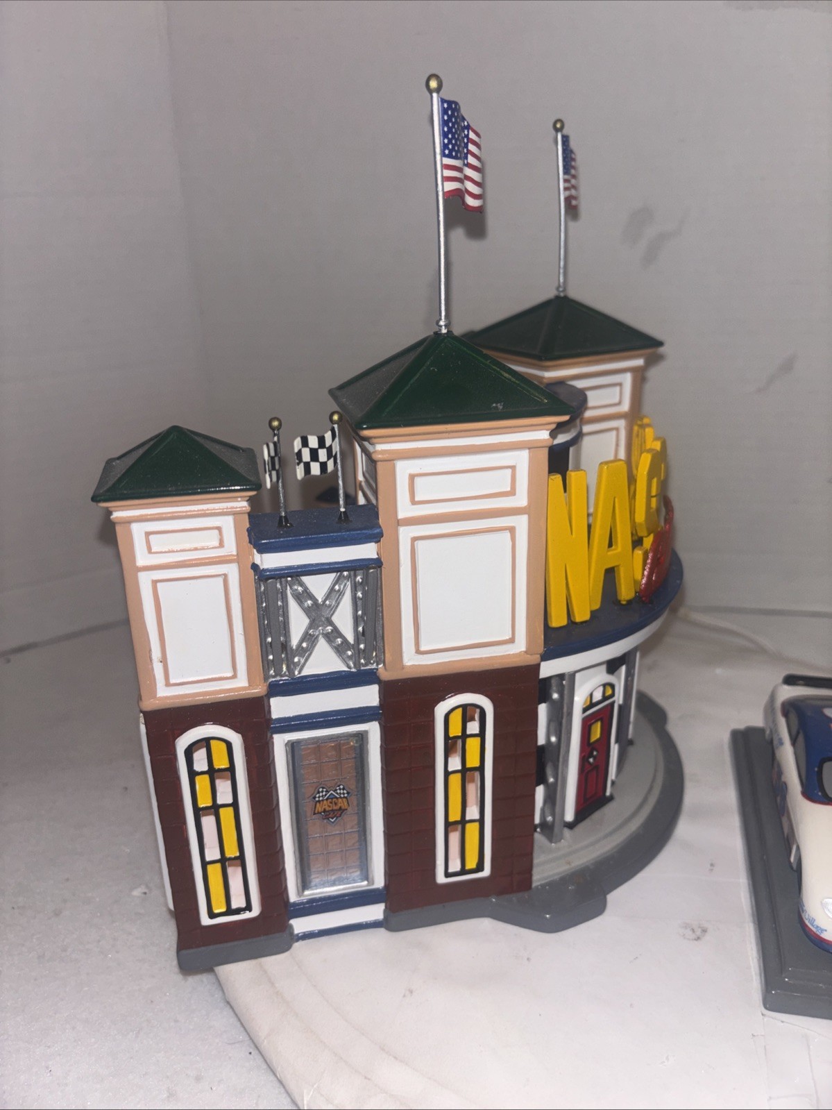 2005 Department 56 NASCAR CAFE Snow Village (lights up) w/ Car