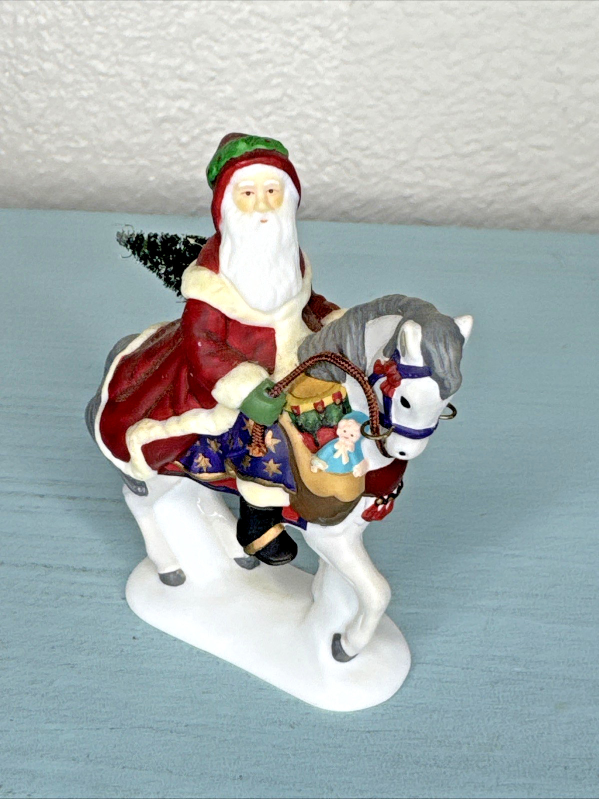 Dept 56 New England Village – Here Comes Sinter Claus – 56.56646 No Box