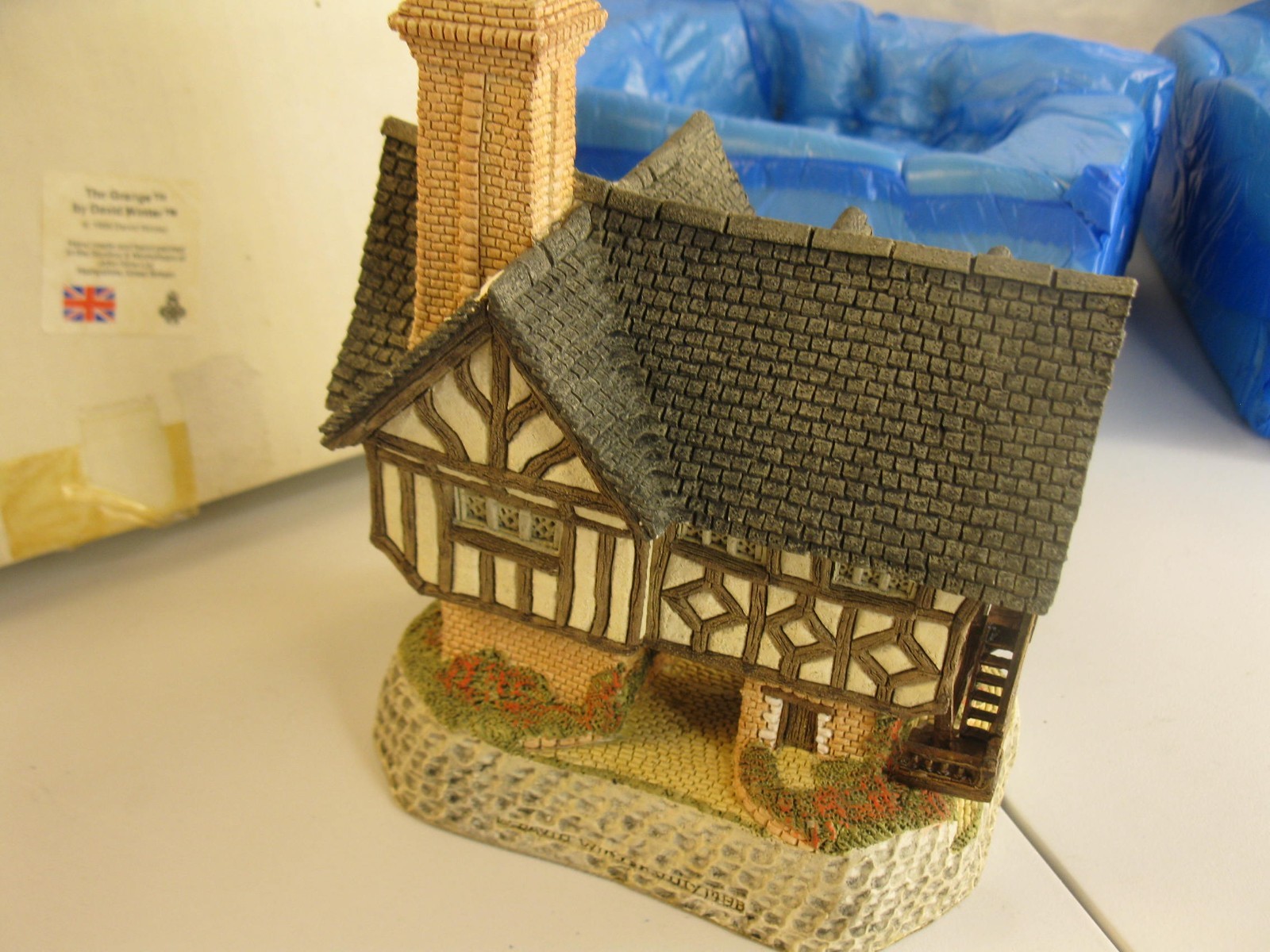 David Winter Cottages – The Grange – 1988 NM with Box and COA