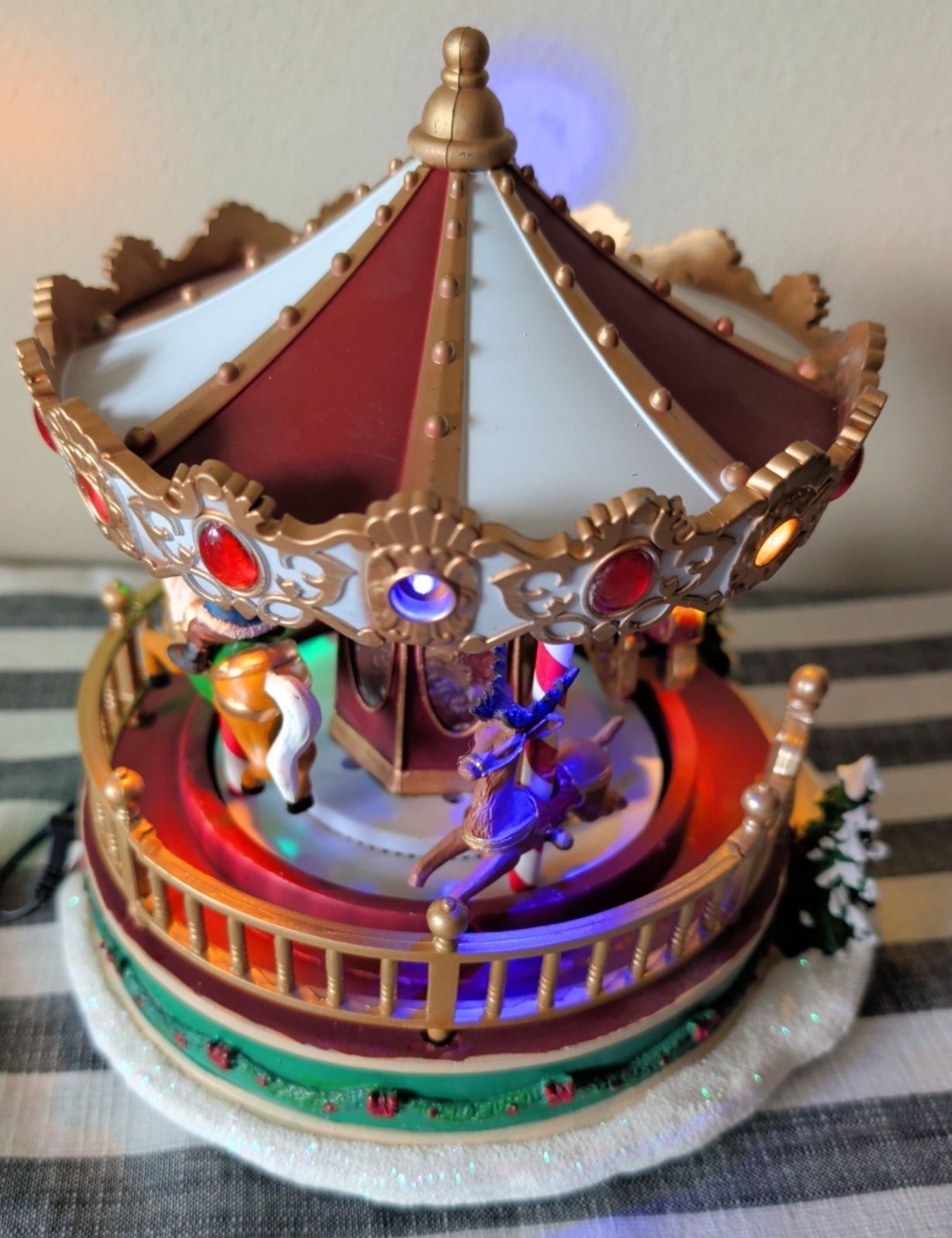 St. Nicholas Square Christmas Carousel Village House Lights Music Motion *READ