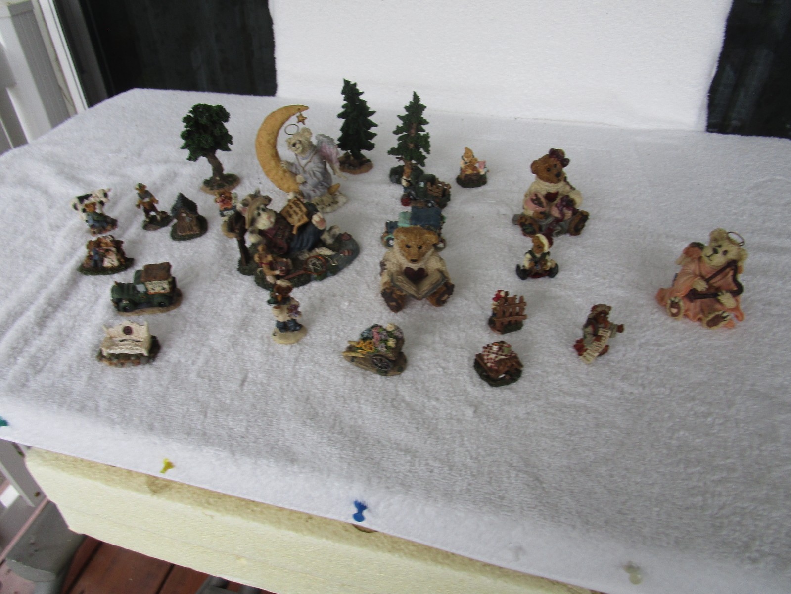 Boyds Town Village Collection~ Lot of 24~ Bears & Trees Figurines Plus Friends!!
