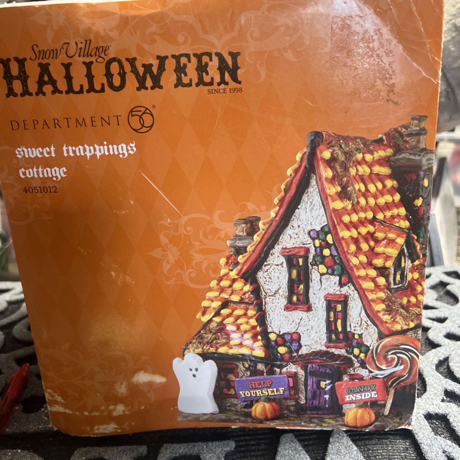 Retired Department 56 Snow Village – Sweet Trappings Cottage – #4051012