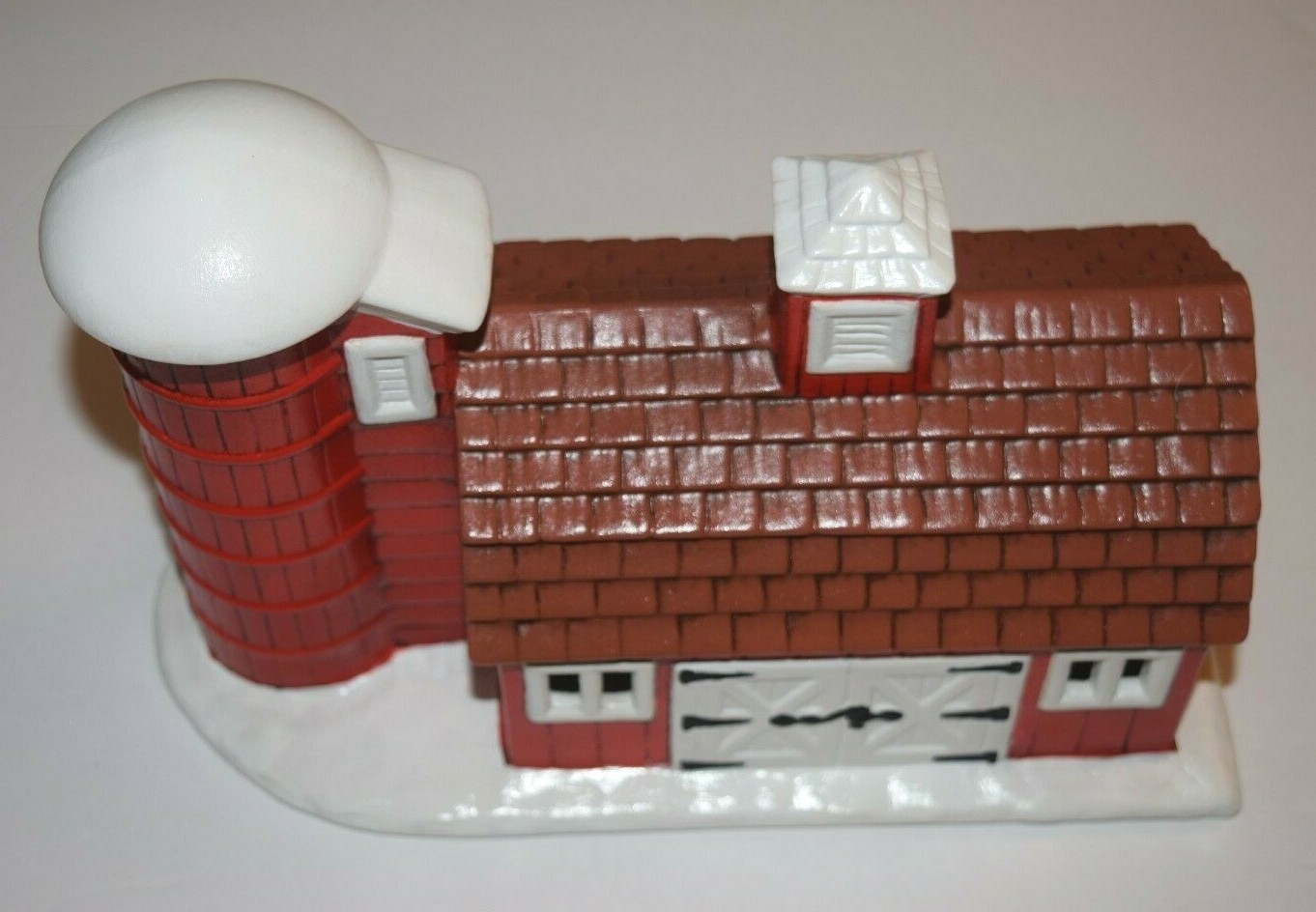 CERAMIC VILLAGE Barn with Silo, (10.00″ x 6.50″ x 4.00″), Red and White, New