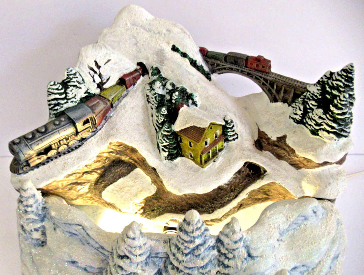 TAMPA BAY MOLD “LIGHTED 3-PIECE MOUNTAIN / TRAIN” ~ ** (8.5″ TALL) ** RARE !!!