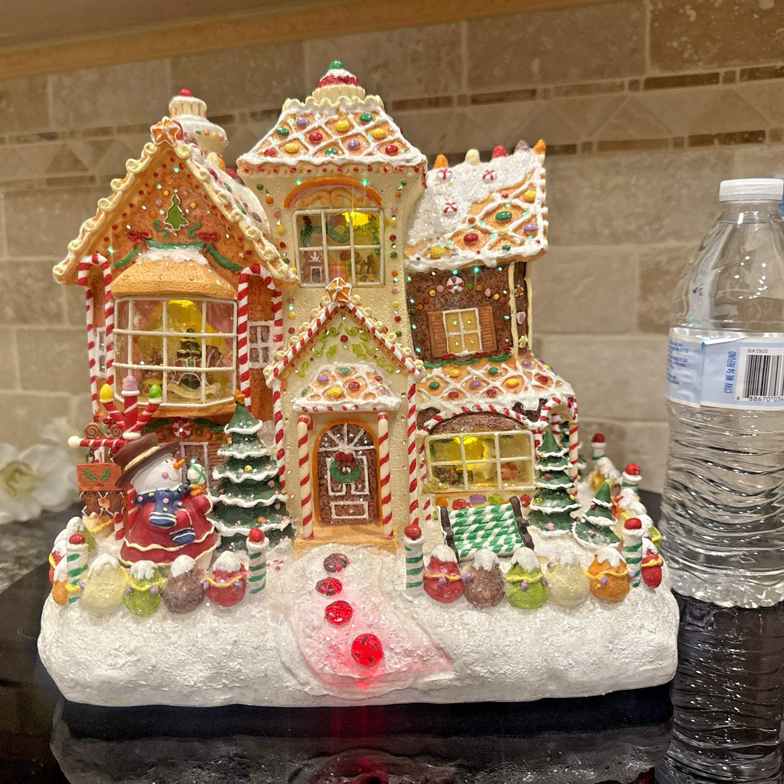 2005 Holiday Collection 10” Fiber Optic Lighted Gingerbread House AA Battery