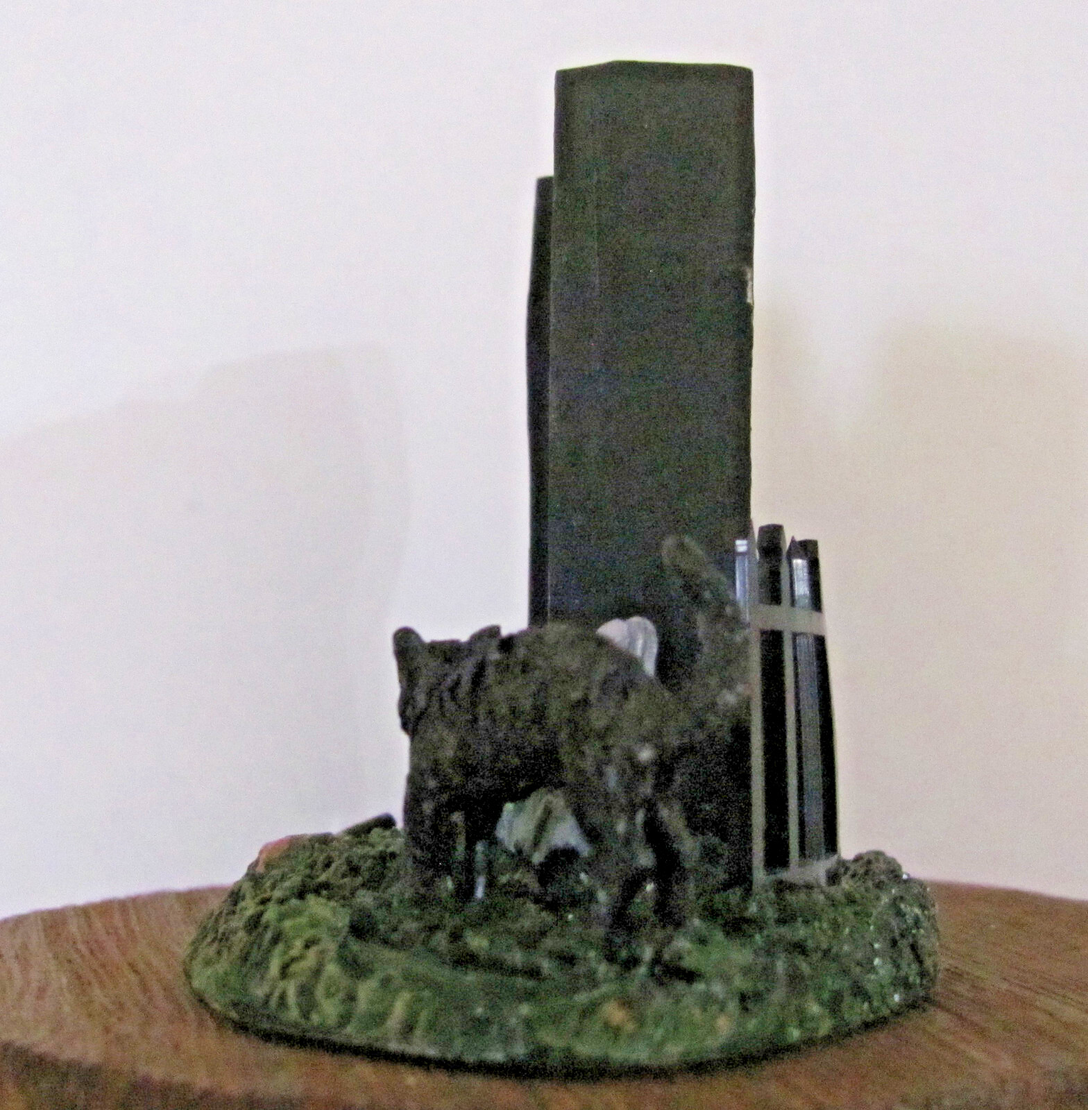 Lemax Spooky Town Figurine – Spooky Graveyard #62201