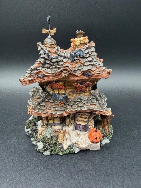 2000 Boyds Town ~ Punky Boobear’s Haunted Halloween House, Style#19012