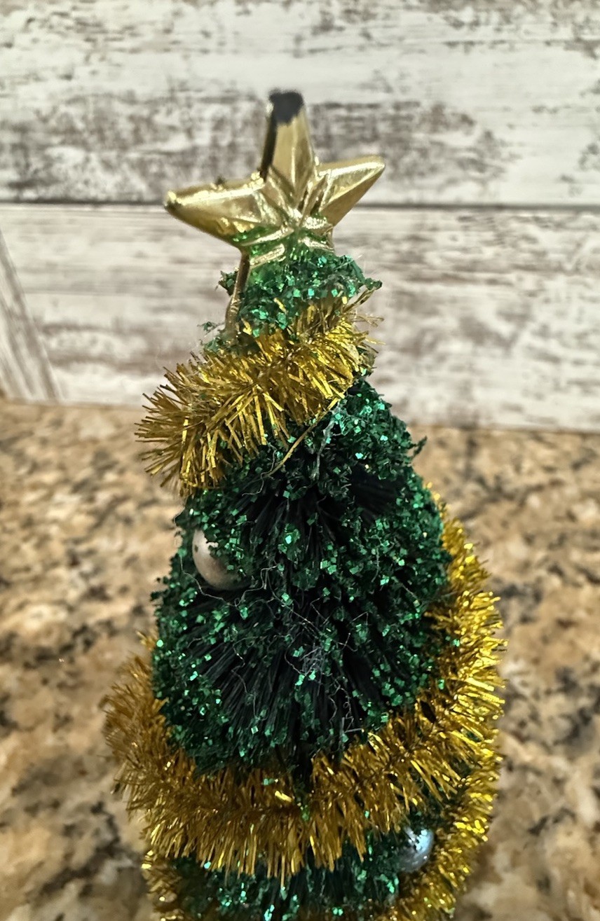Lemax Carole Towne MEDIUM SPARKLING GREEN CHRISTMAS TREE *Read