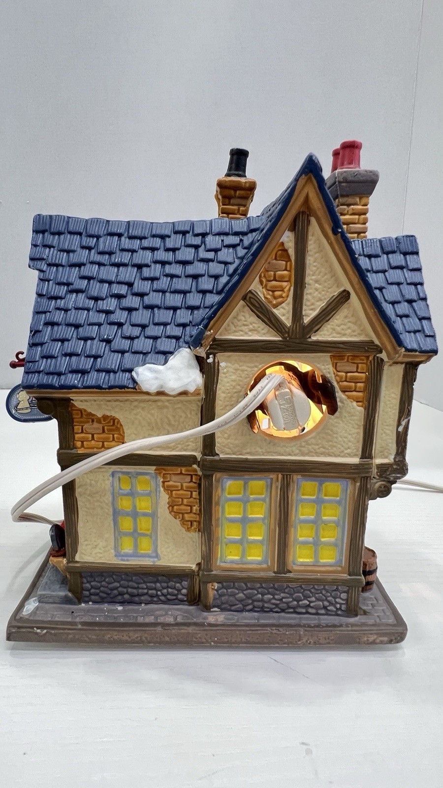 Lemax Holidays & Seasons “Luigi’s Custom Tailor” 35543 Retired 2013 RARE And NEW