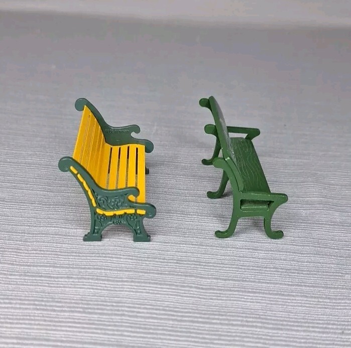 5 Piece Lot Christmas Village Accessories Bench Street Sign Clock Metal Taiwan