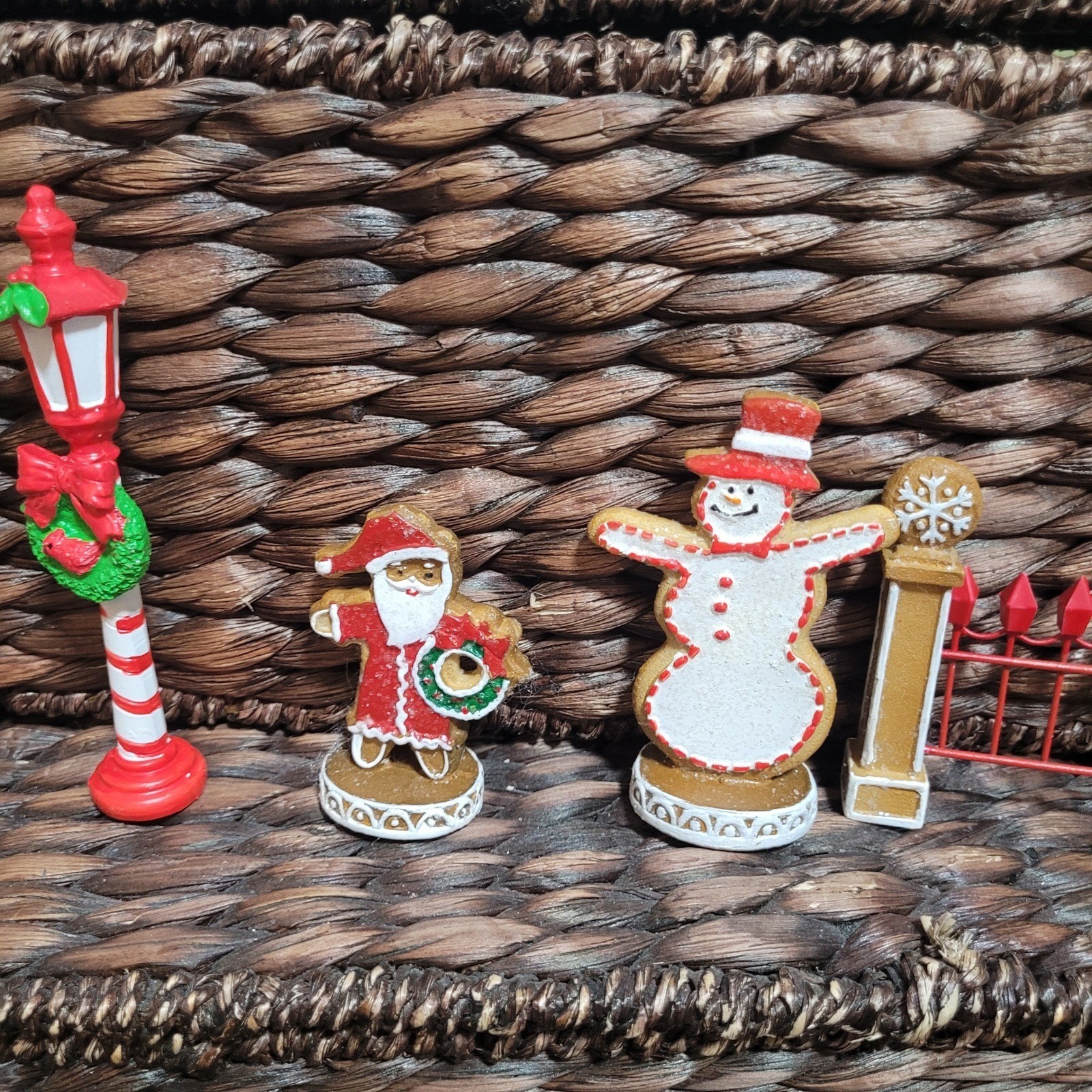 Gingerbread Alley Village Christmas Decor Set 13 pcs 2016 self standing tabletop