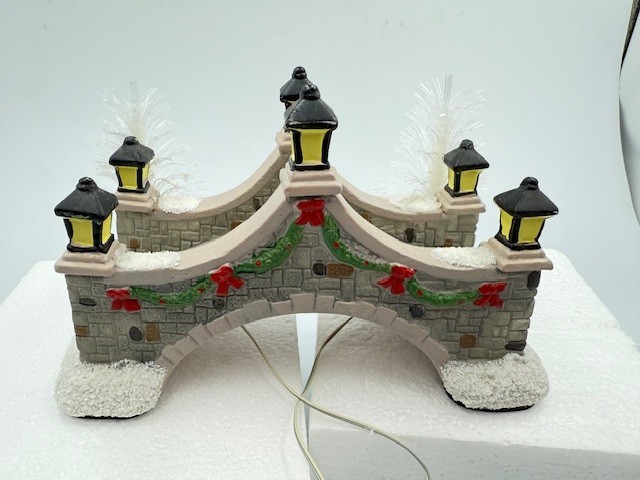 ST NICHOLAS SQUARE COLLECTION VILLAGE FOOLBRIDGE FIBEROPTIC