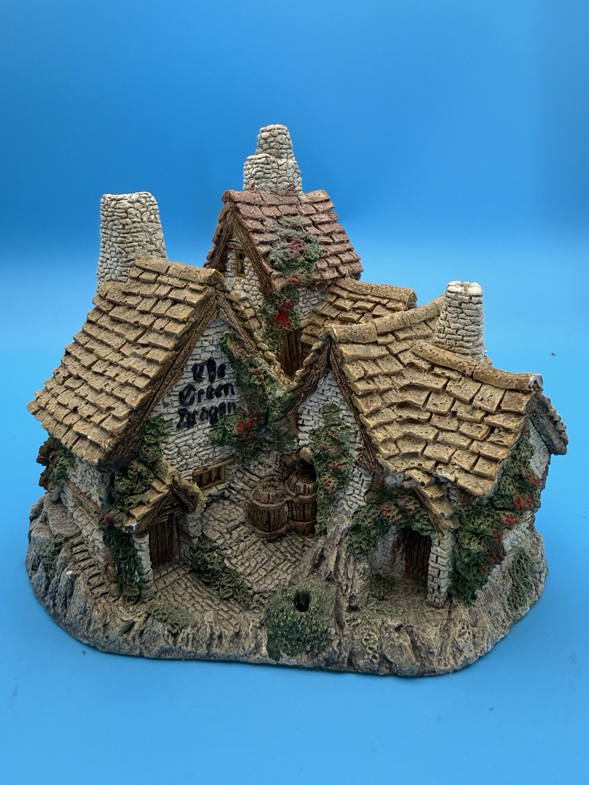 David Winter “Green Dragon Pub” Handmade English Cottage Figurine
