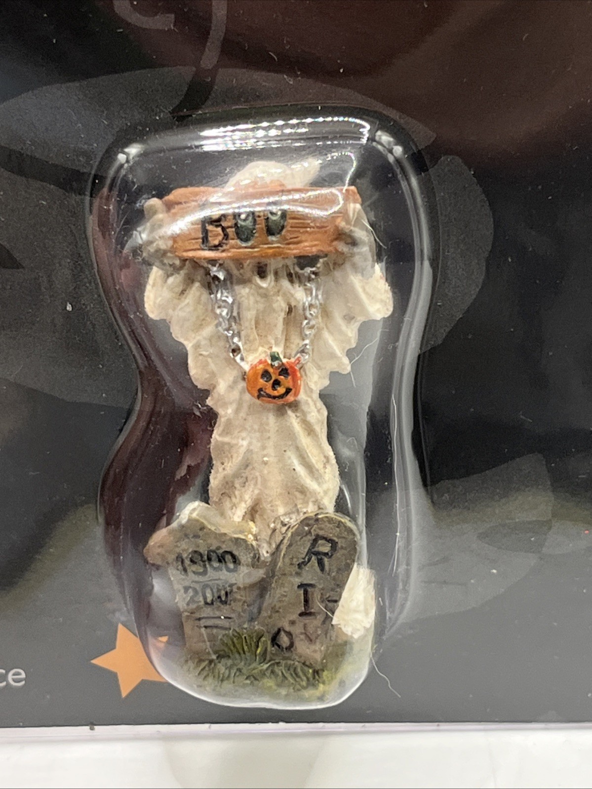 Spooky Hollow Resin Gate And Figurine Lot 2002 Halloween Village Acccessories