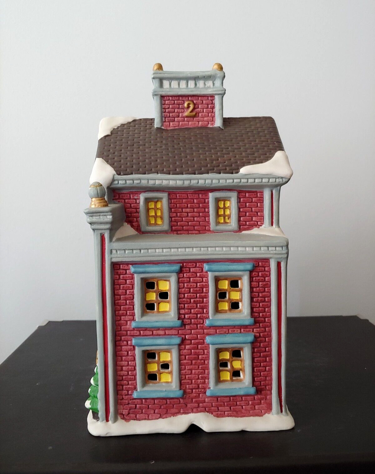 VICTORIAN FIRE STATION Longrich Ltd 1998 Christmas Village 9″ Porcelain House