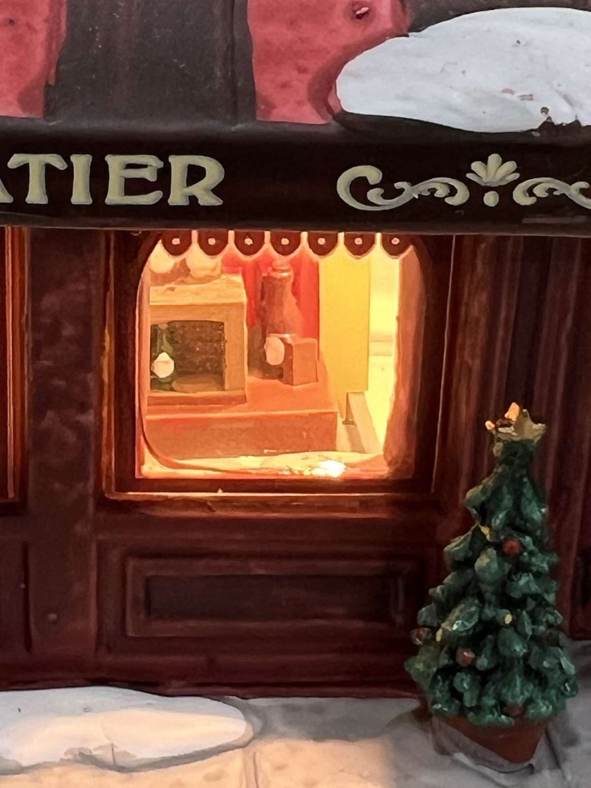 Lemax “Carmella’s Wine And Chocolate Tasting Room” 2023 Excellent Condition !
