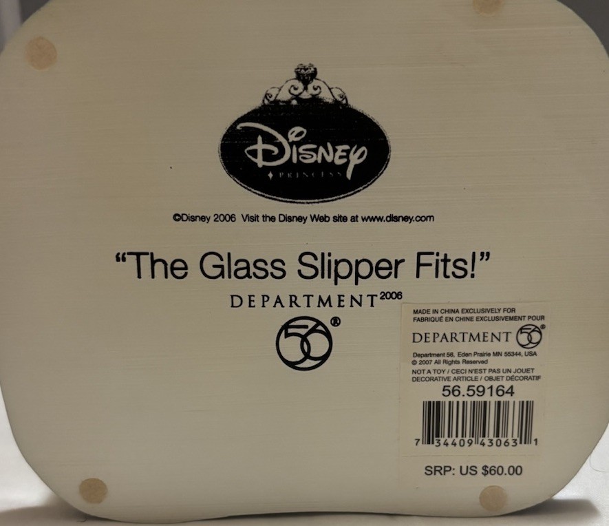 DISNEY – Department 56 – Cinderella “The Glass Slipper Fits” Box