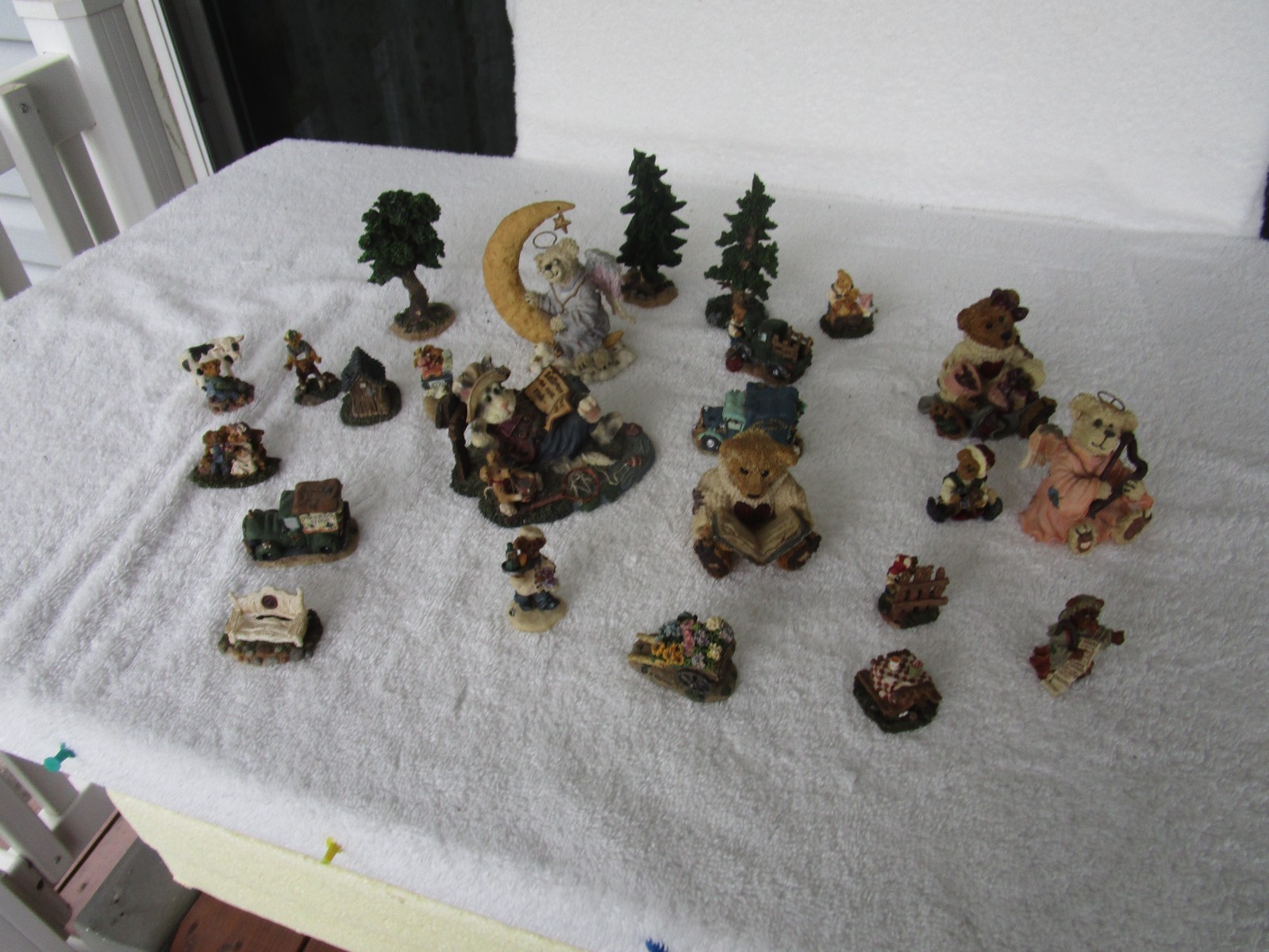 Boyds Town Village Collection~ Lot of 24~ Bears & Trees Figurines Plus Friends!!