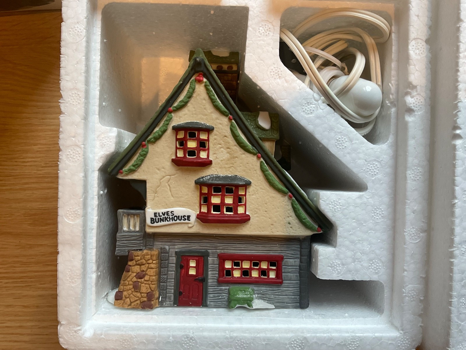 Lot of 2 Dept 56 North Pole Pieces Elf Snow Cone Works & Elf Bunkhouse Free Ship