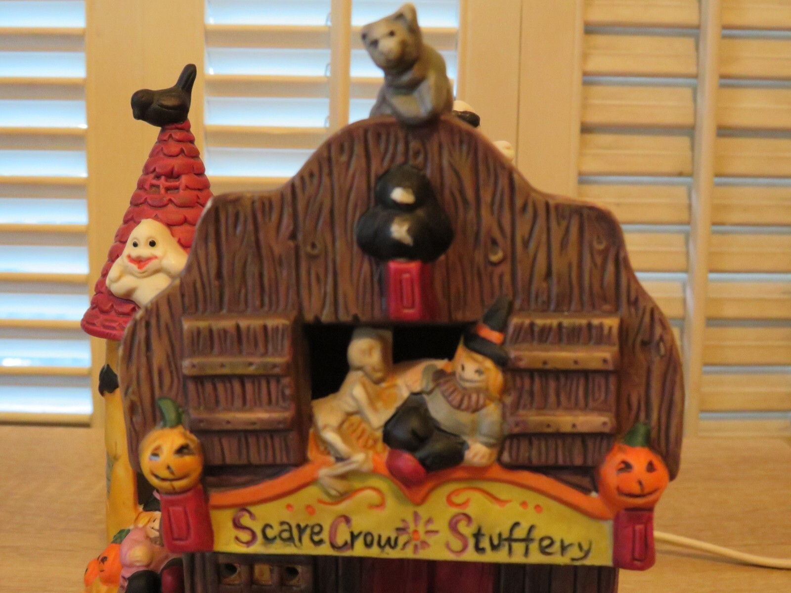 Retired Spooky Hollow SCARECROW STUFFERY Barn Halloween Lighted Village House