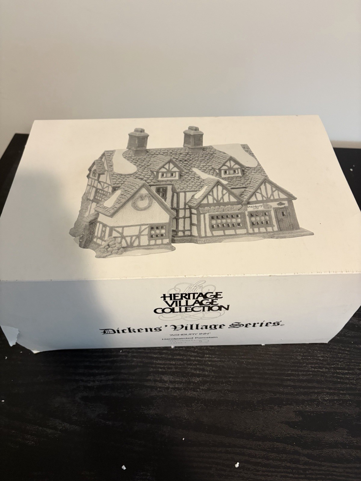 Heritage Village Collection Dickens’ Village Ashbury Inn Illuminated Boxed 1991
