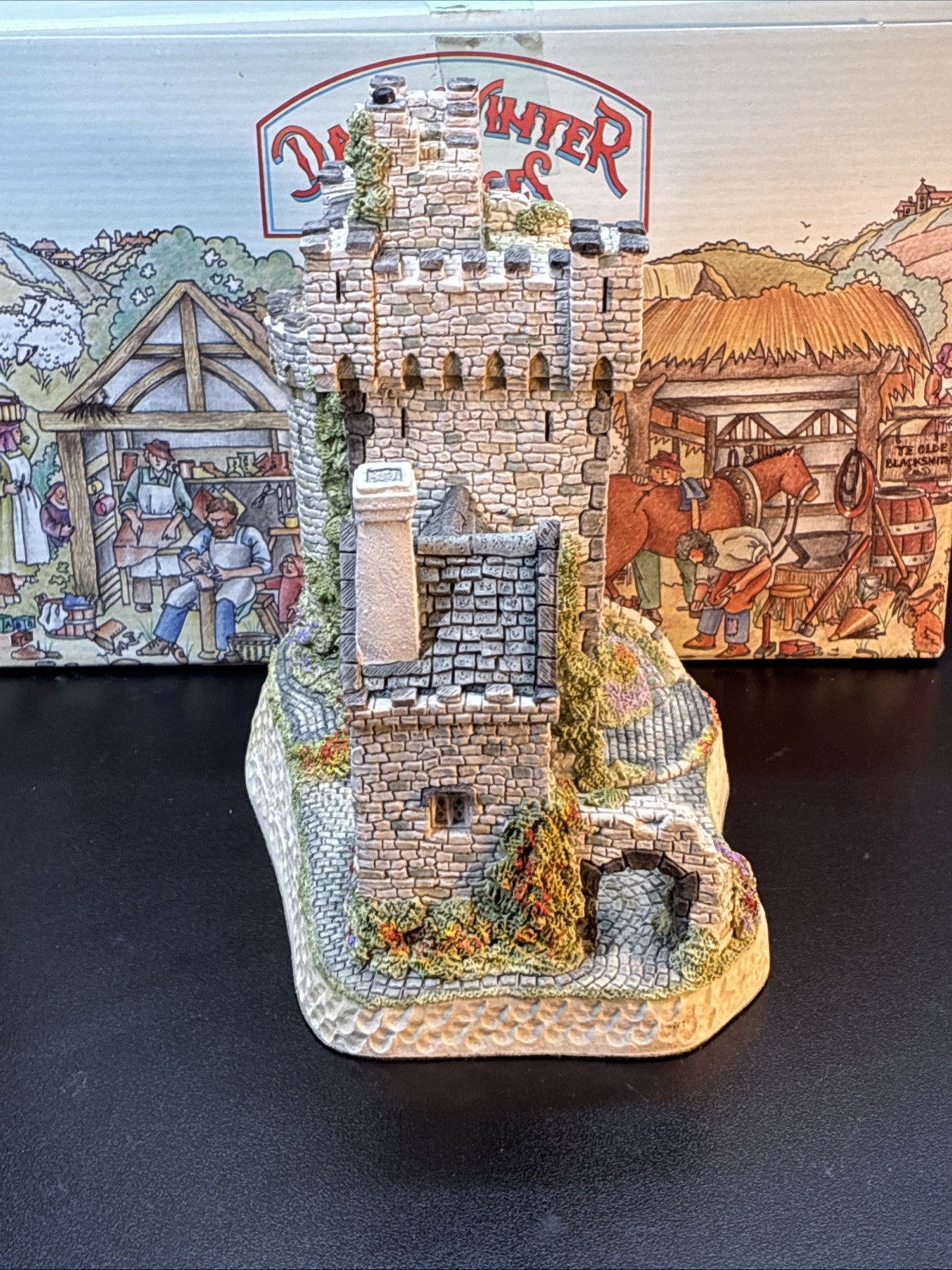 1992 David Winter Cottages “O’Donovan’s Castle” Original Box COA