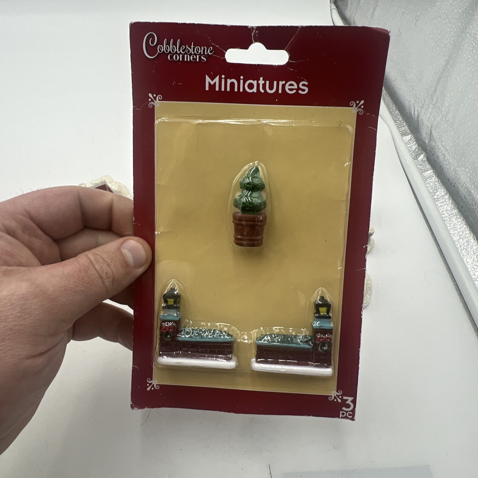 COBBLESTONE CORNERS MINIATURES 3 PIECE SET + 6 UNKNOWN PIECES – LOT OF 9 PIECES
