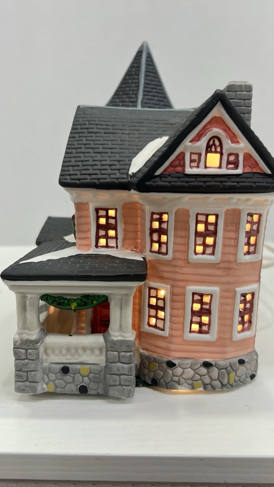 Heartland Valley Village “ Pink Victorian” Lighted House 1998 Excellent W/Box