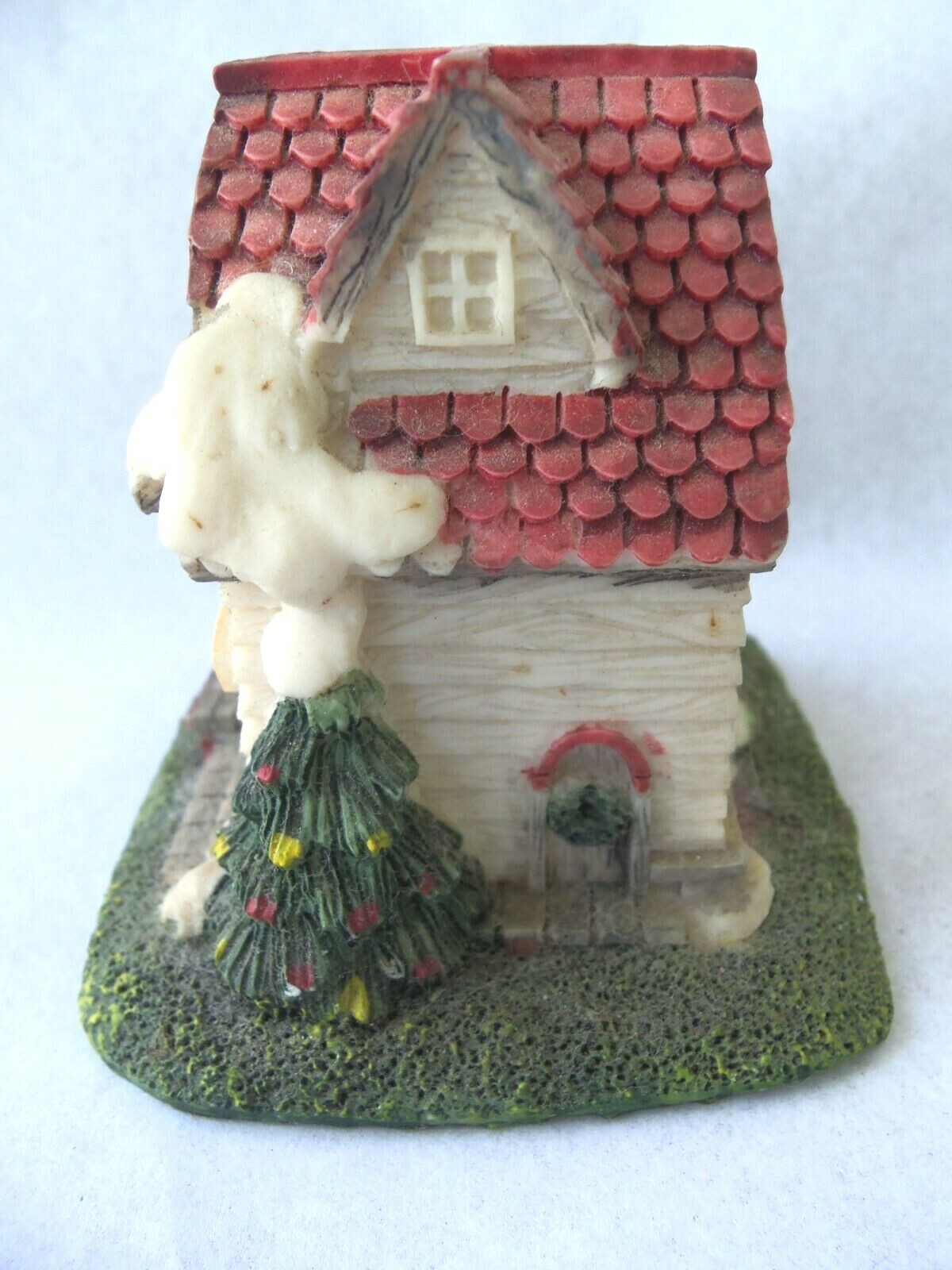 Vtg Christmas Village Antiques Store Christmas Building! 3″ TALL! TAIWAN!