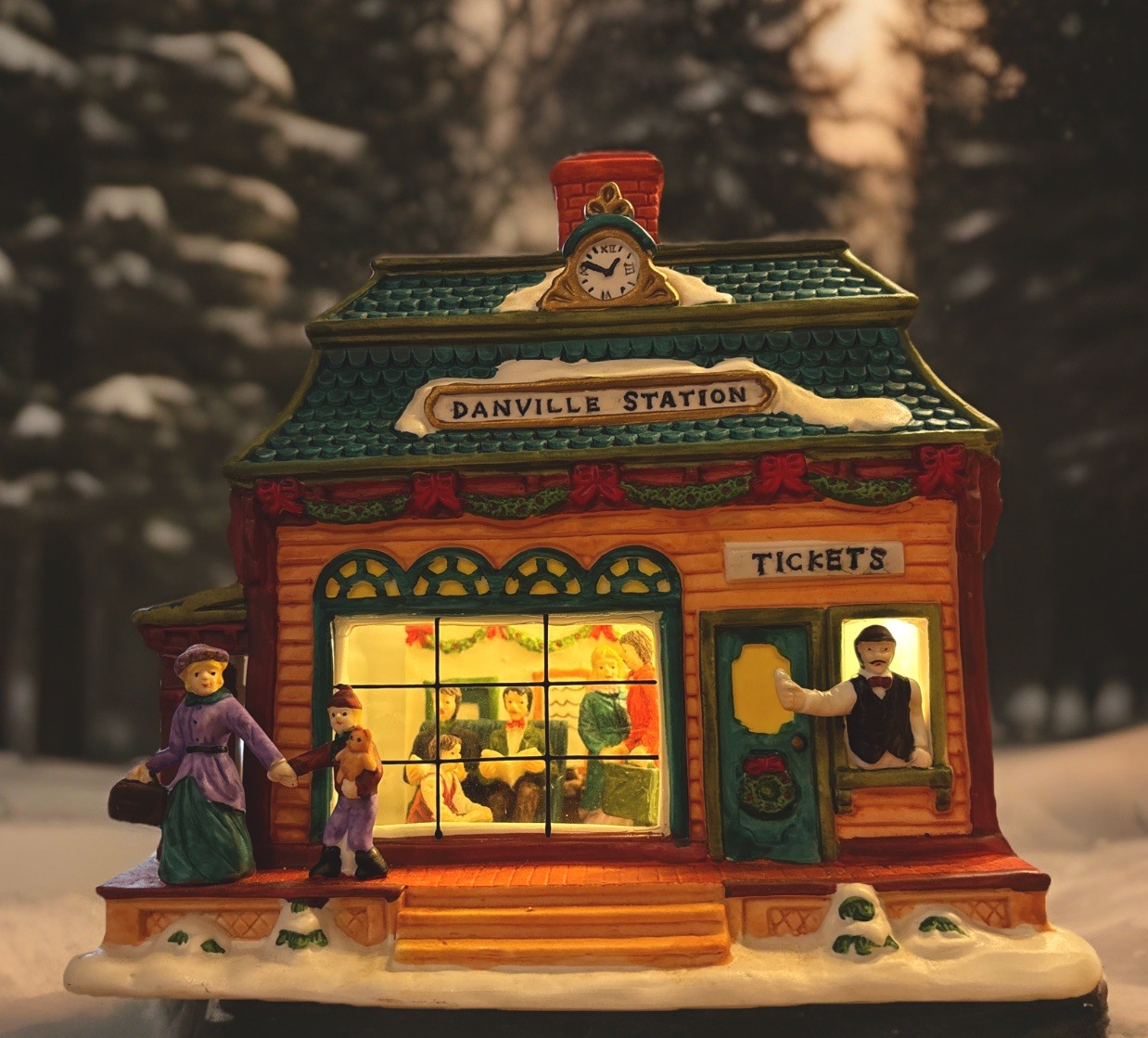 1999 Victorian Village Collectibles “Danville Train Station” Porcelain House