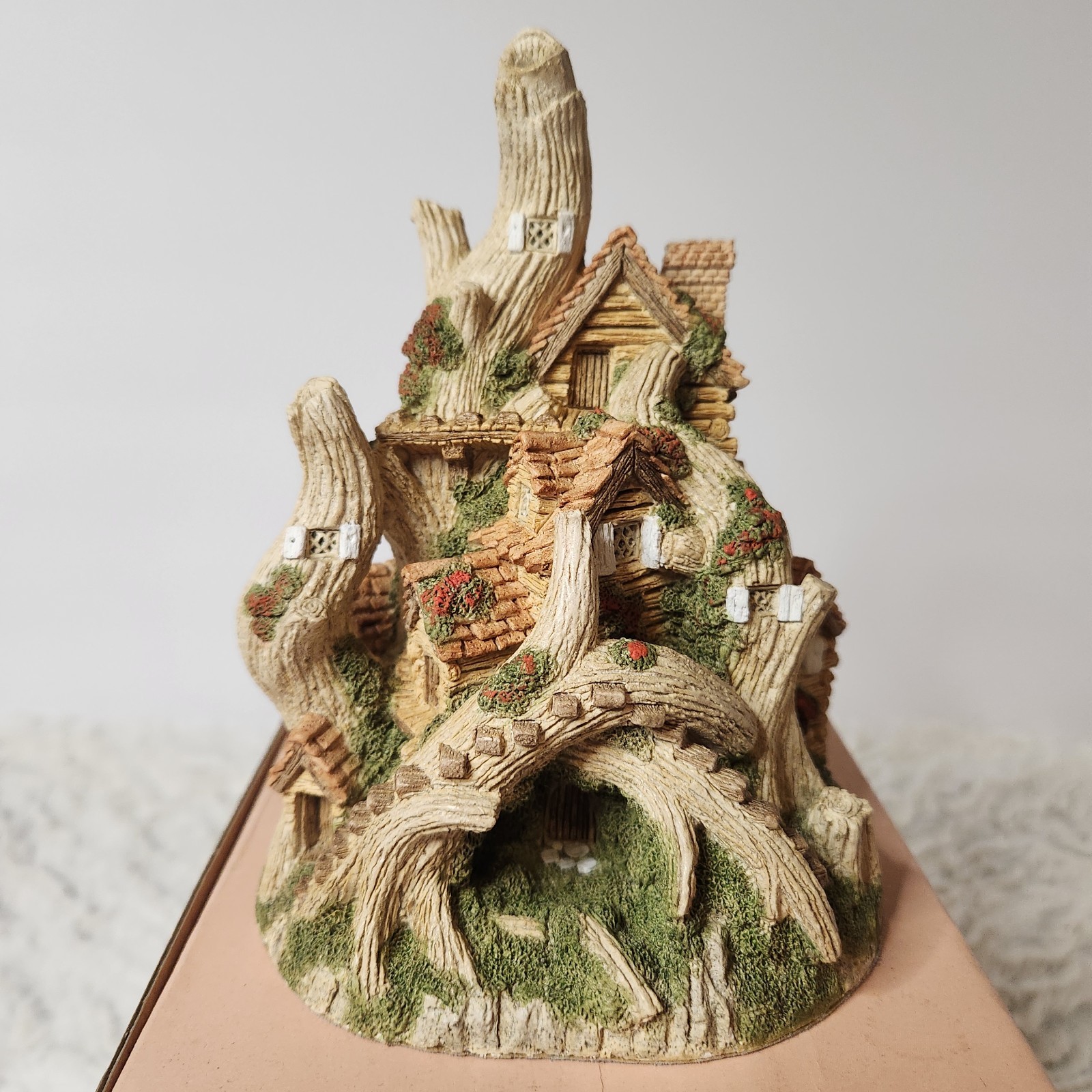 Woodcutters Cottage David Winter 1983 Handmade Handpainted Fairy Garden Tree Box