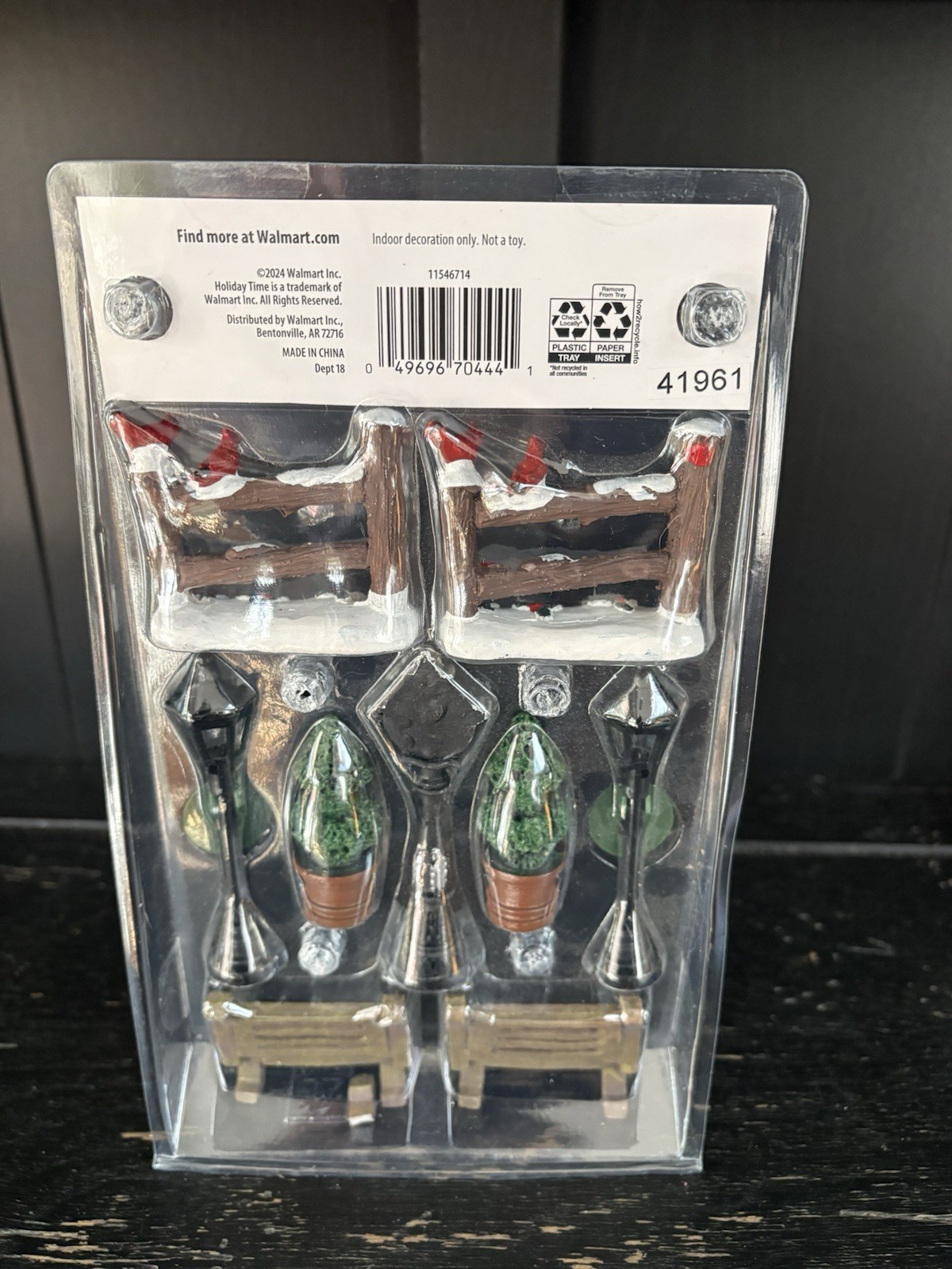 NEW IN PACKAGE ~ HOLIDAY TIME 9 PIECE SET ~ BENCHES / FENCES / CLOCK / LAMPPOSTS