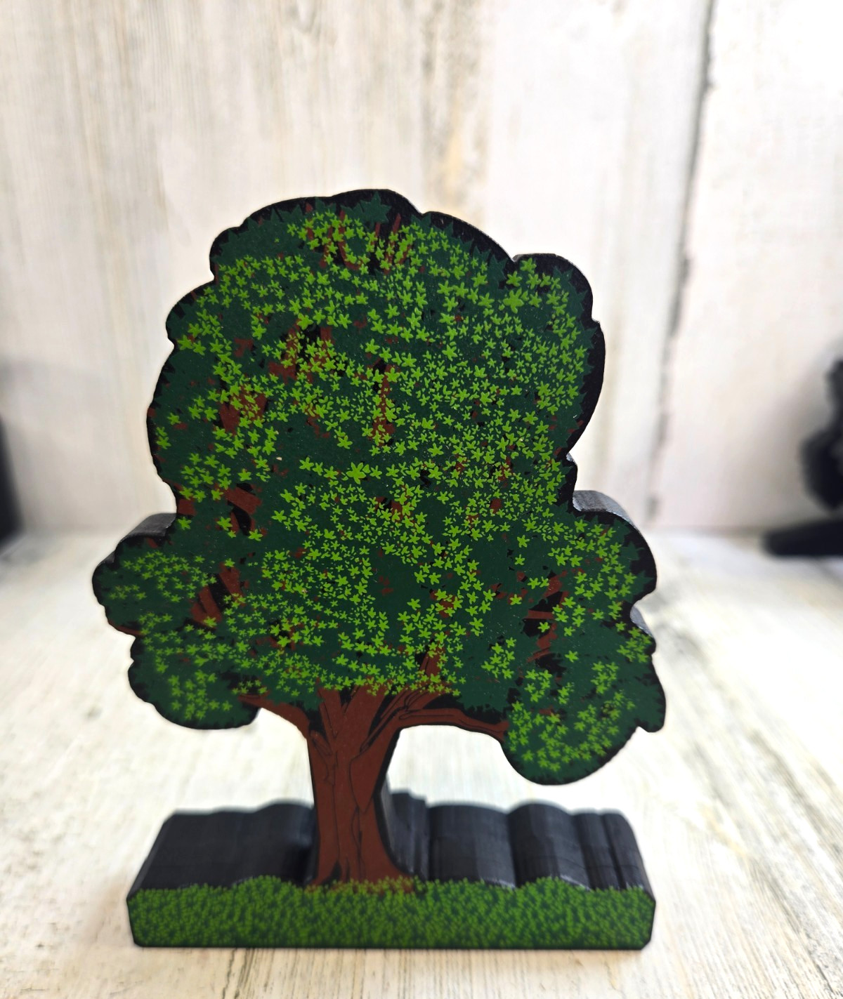 Shelia’s Collectibles Green Maple Tree Signed by Shelia Shelf Sitter