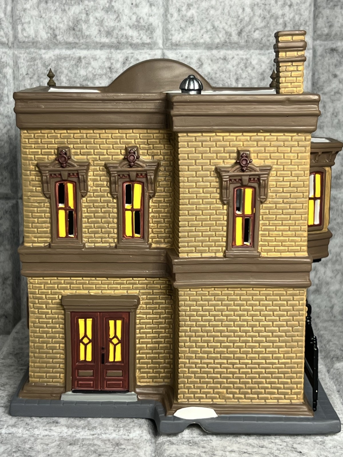 Department 56 Christmas in the City – Thompson’s Furniture 6011384 NEW