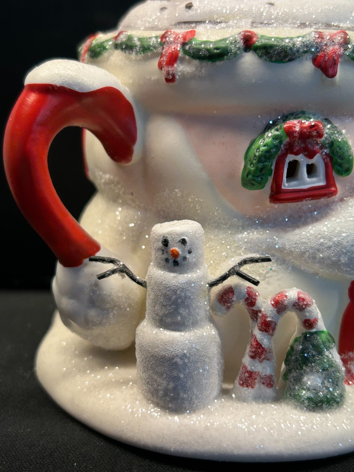 🎅 Dept 56 #4020207 Santa’s Hot Cocoa Café” North Pole Series Sweet Shop