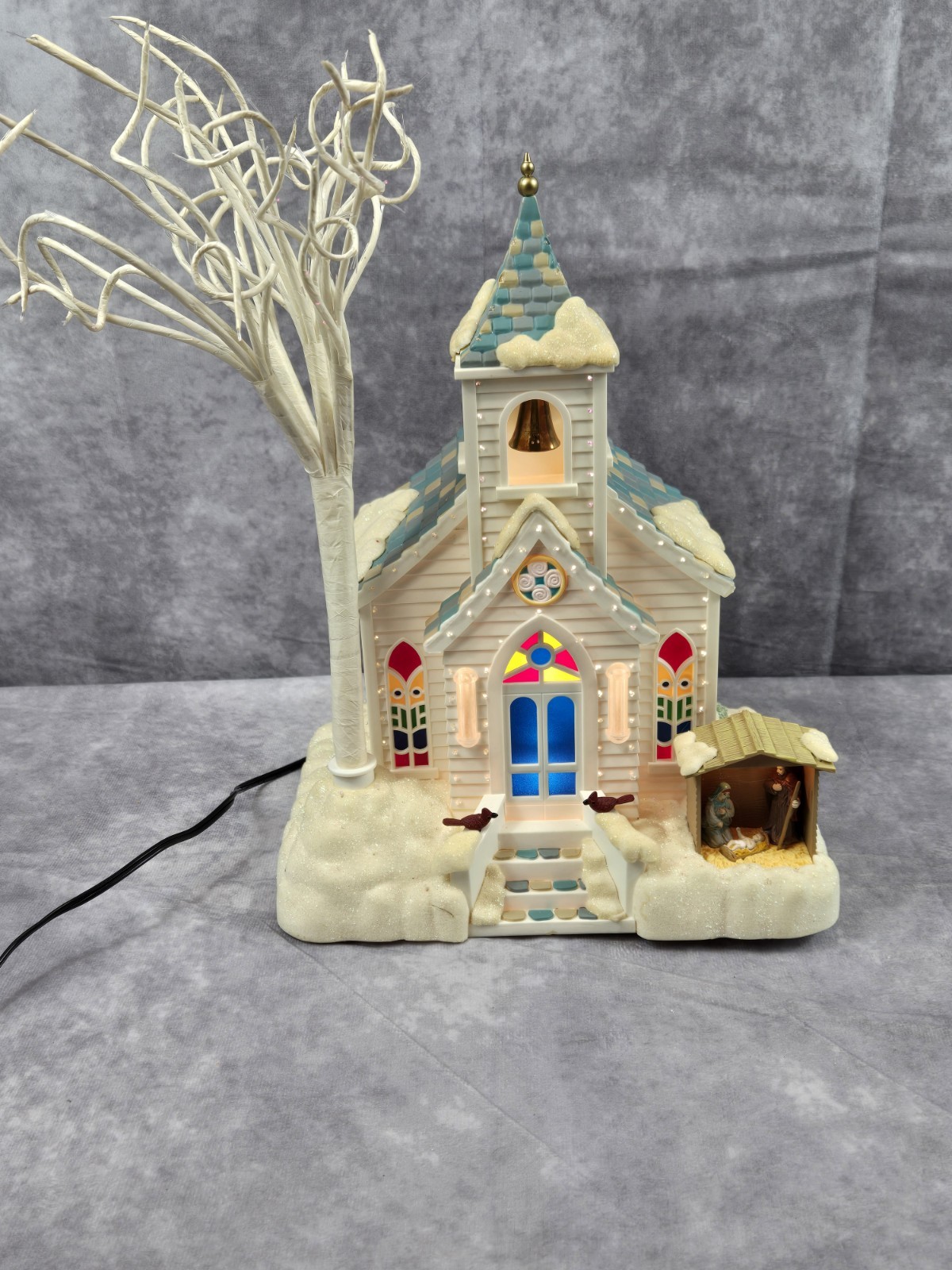 Avon VTG Fiber Optic Lighted Church Nativity Scene Christmas Holiday Splendor