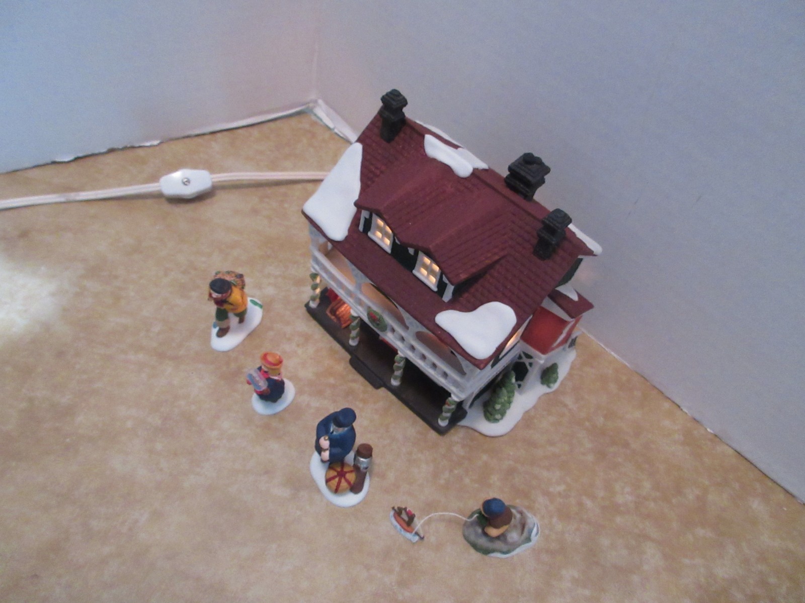 Dept. 56 New England 1990 Captain’s Cottage & Sea Captain & His mates