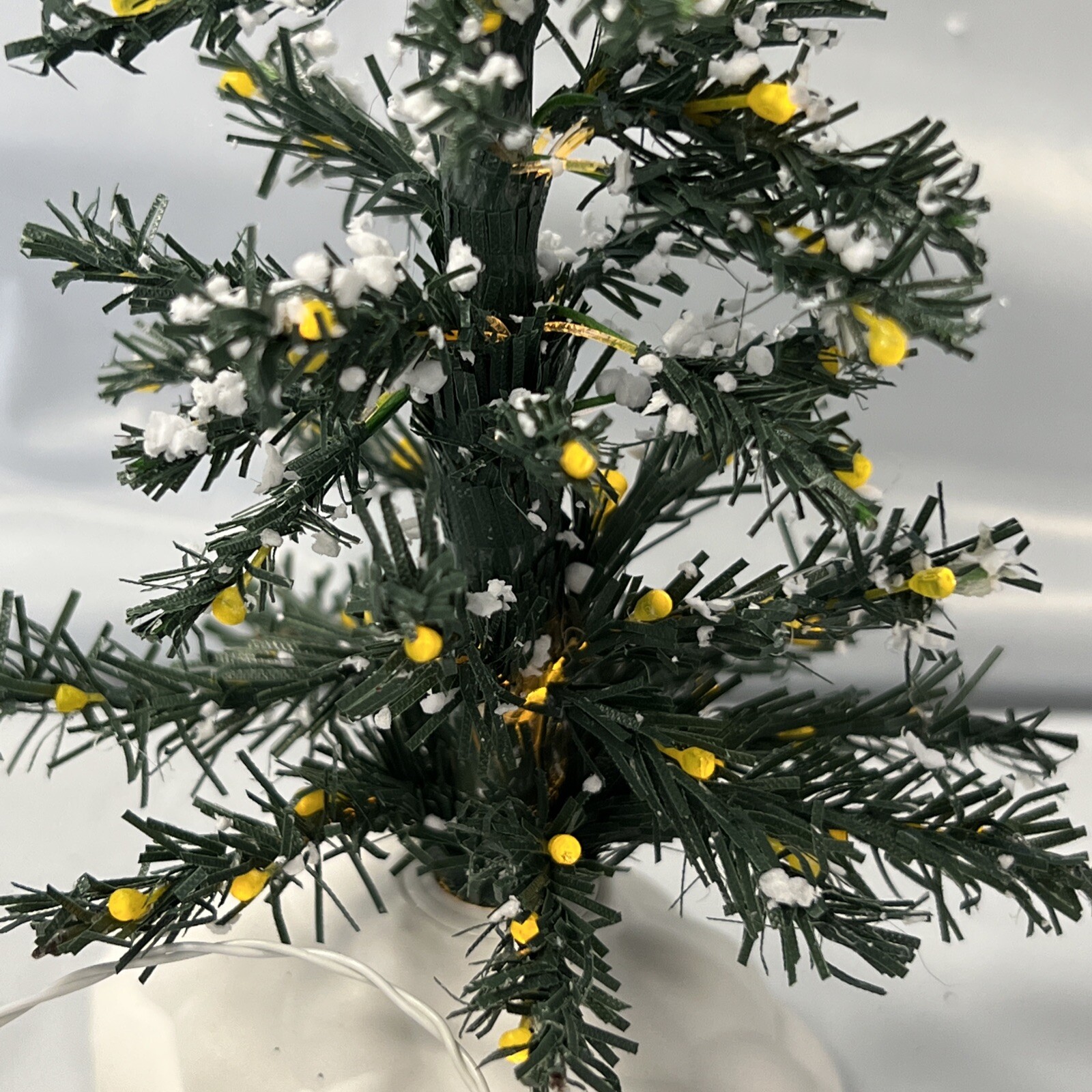 Lemax ~ Medium Lighted Pine Tree 6.5″ ~ Battery Operated, EUC, No box
