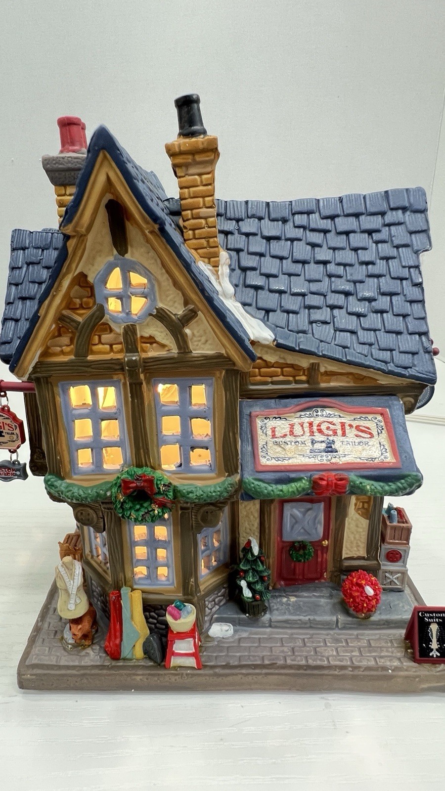 Lemax Holidays & Seasons “Luigi’s Custom Tailor” 35543 Retired 2013 RARE And NEW