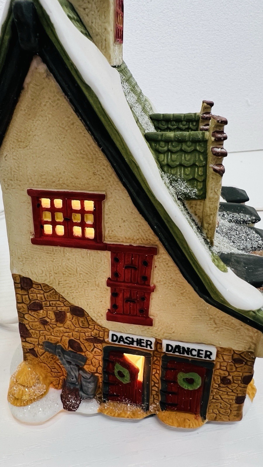 Dept 56 North Pole Series “ Reindeer Barn” Retired 1990 Excellent Condition !