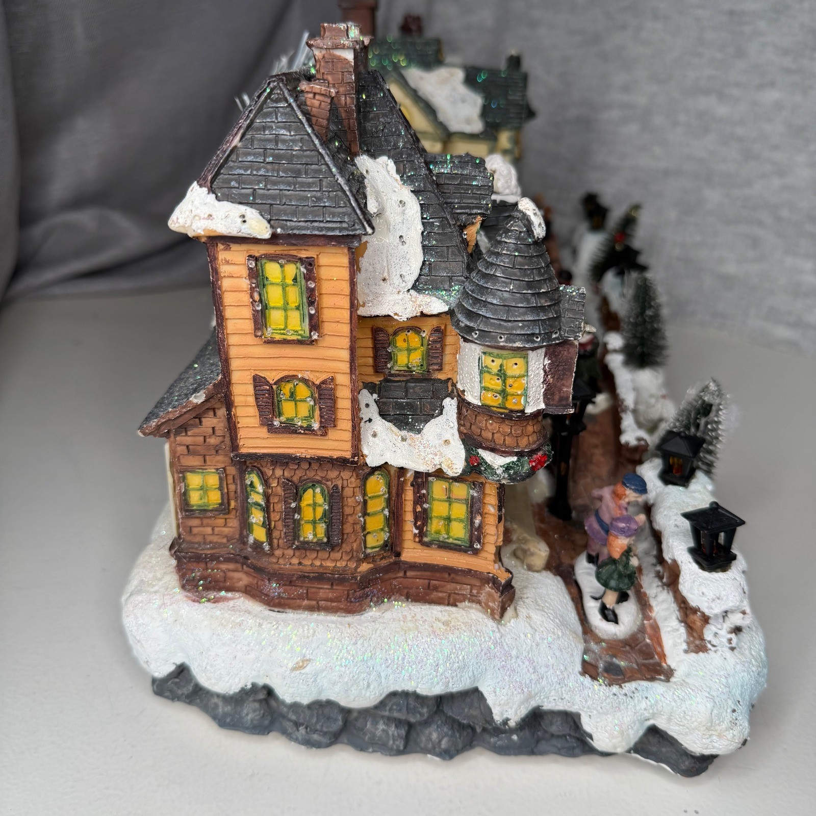 Target 2006 Fiber Optic 20.5″ Lighted Christmas Village Holiday Decor