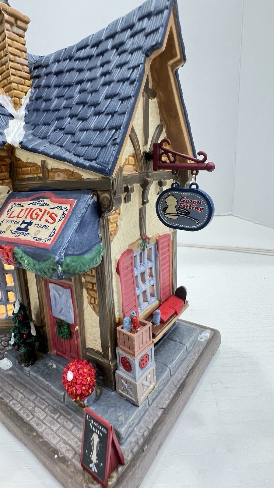 Lemax Holidays & Seasons “Luigi’s Custom Tailor” 35543 Retired 2013 RARE And NEW