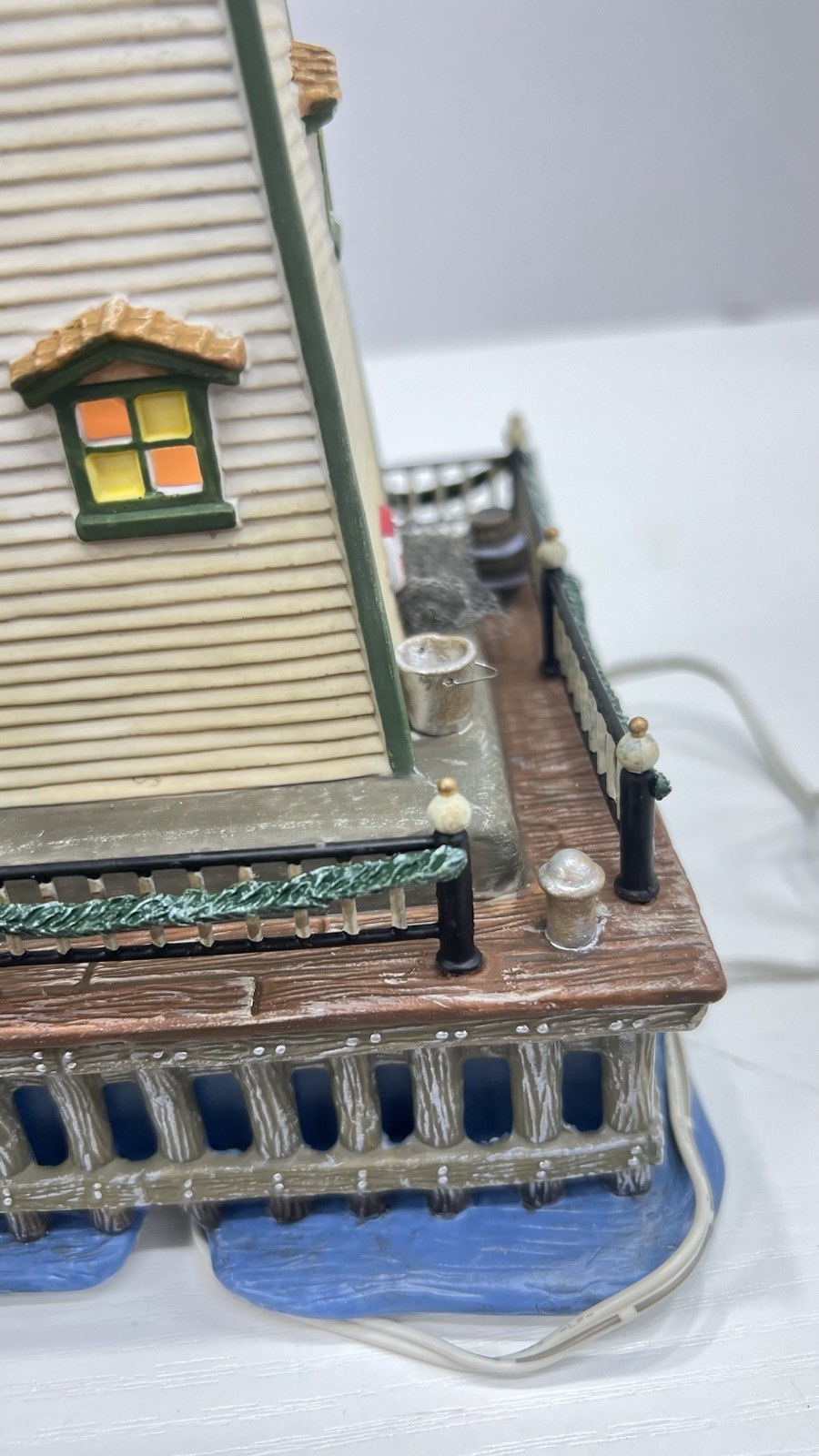 Dept 56 Dickens Village Series Lighthouse Queens Port 58714 Retired 2003