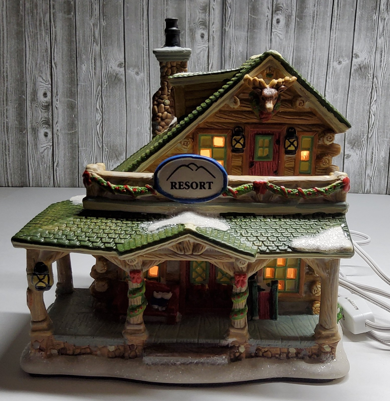 HOLIDAY INSPIRATIONS ” RESORT” LIGHT UP CHRISTMAS HOUSE YEAR 2011
