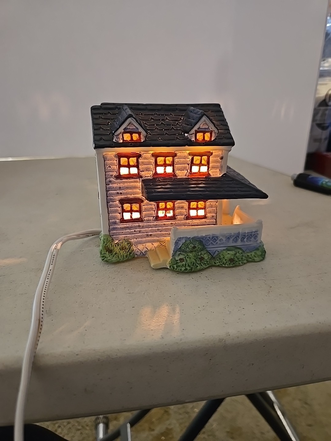 Ceramic Cottage With Light- 3.25 In Tall & 5 In Long. Works!