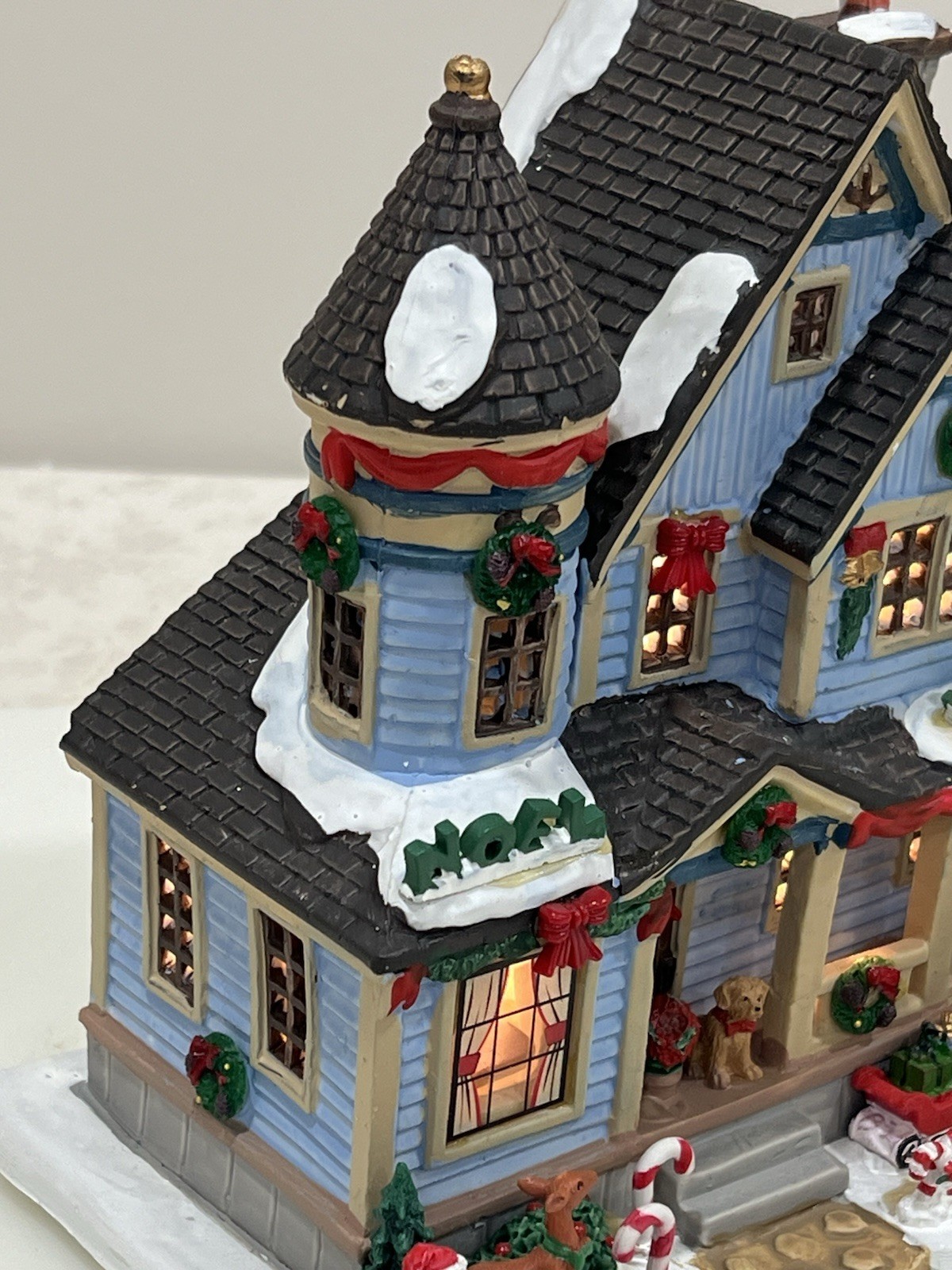 Lemax “Christmas Joy Residence” Porcelain Lighted Building 2023 Excellent & RARE