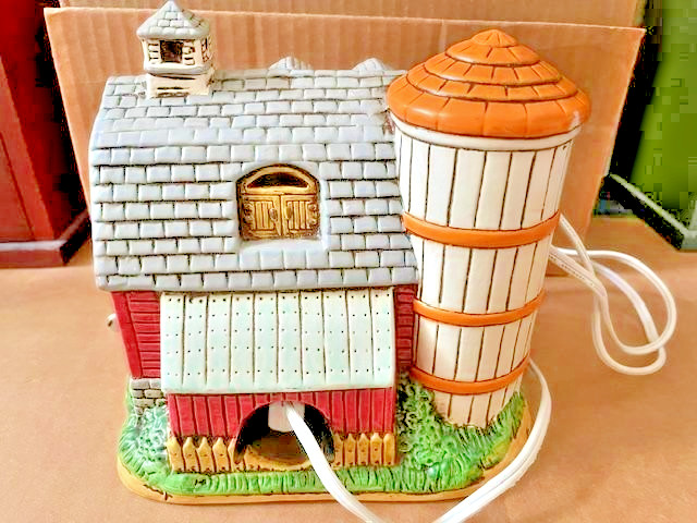 Lefton 1988 Lighted Barn w/ Silo Byron Wood Design Vintage Christmas